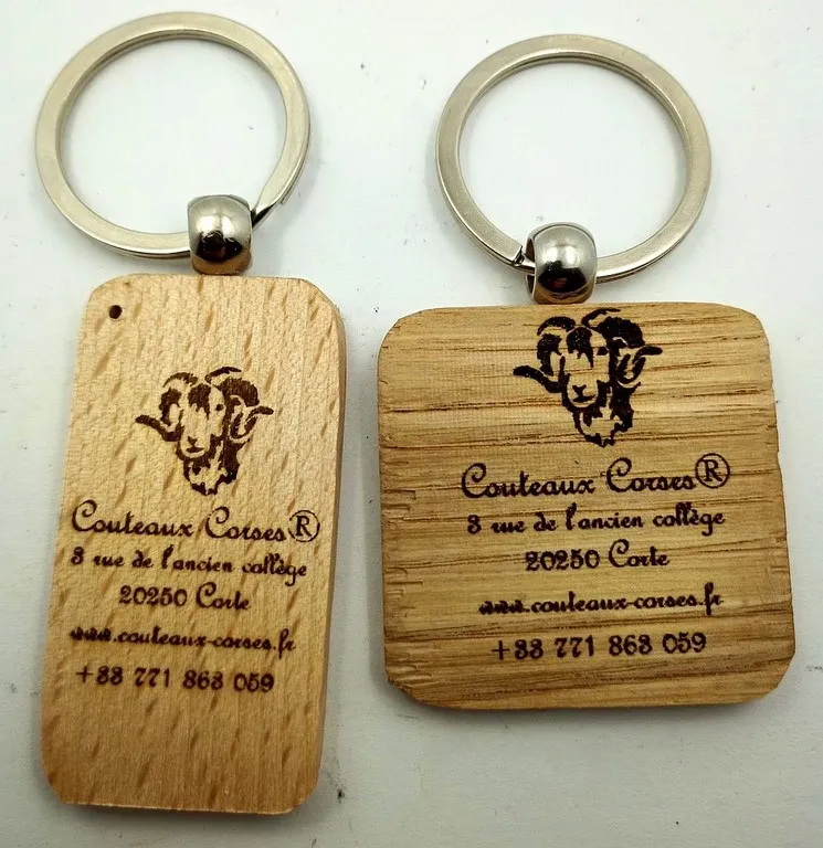 Porte-clés corses en bois locaux